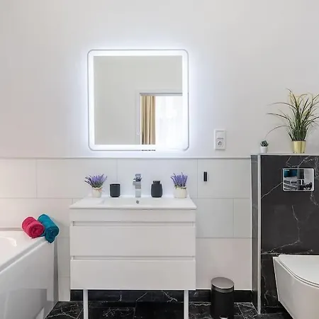 Daire Deluxe Retreat - Free Parking
