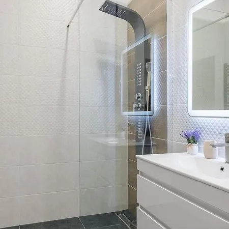 Deluxe Retreat - Free Parking Daire