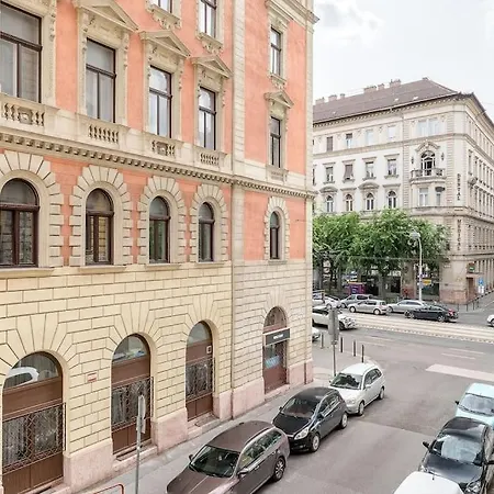 Lägenhet Deluxe Retreat - Free Parking Budapest